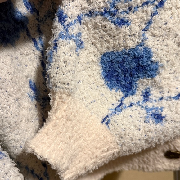 POL BERBER PLUSH Blue and White Floral Button Cardigan - Picture 7 of 10